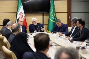 باید در محصولات راهبردی همانند گندم و دانه‌های روغنی خودکفا شویم