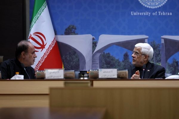 انتقاد عارف از وضعیت معیشت اساتید؛ ادامه این روند به مهاجرت بیشتر نخبگان منجر می‌شود