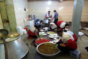 برپایی ۵۰۰۰  سفره مهربانی و توزیع ۱۰۰ هزار بسته غذایی
