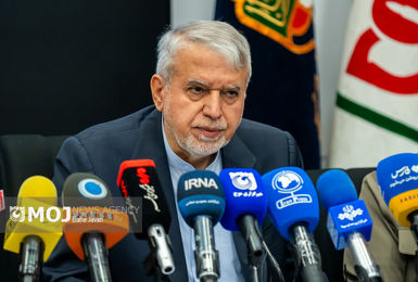 جهان باید ایران را با فرشچیان و حافظ بشناسد