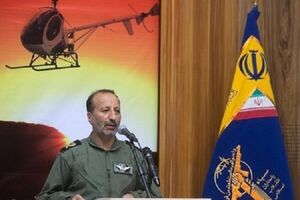 بالگردهای میل ۱۷۱ و ۲۰۵ نیروی زمینی سپاه در فرودگاه اهواز مشغول امدادرسانی هستند