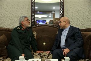 دیدار نماینده مجلس با فرمانده نیروی قدس سپاه