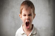 گاهی کودکان به مادر خشونت بیش‌تری‌ نشان می‌‌دهند
