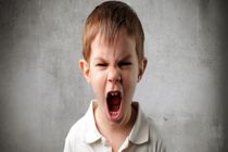 گاهی کودکان به مادر خشونت بیش‌تری‌ نشان می‌‌دهند