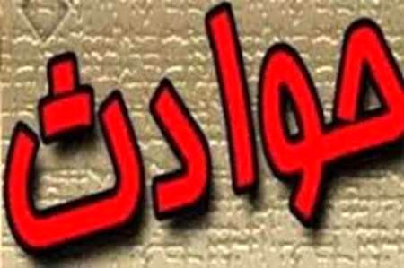 واژگونی 3 دستگاه کامیون در اثر لغزندگی در بزرگراههای اصفهان