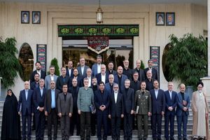 تبعیت از تدابیر امام خامنه ای، تنها راه نجات کشور است