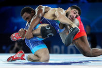 قاسم پور با شکست کاکس آمریکایی قهرمان جهان شد/ کشتی آزاد اولین طلا را گرفت