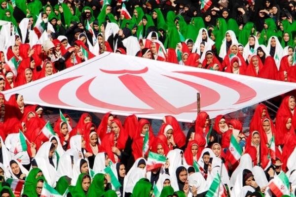 سرود هزار و ۴۰۰ نفری بچههای مسجد در آغاز دهه فجر در استان یزد اجرا شد
