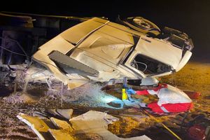 واژگونی تریلر در محور مهریز به انار دو فوتی بر جا گذاشت