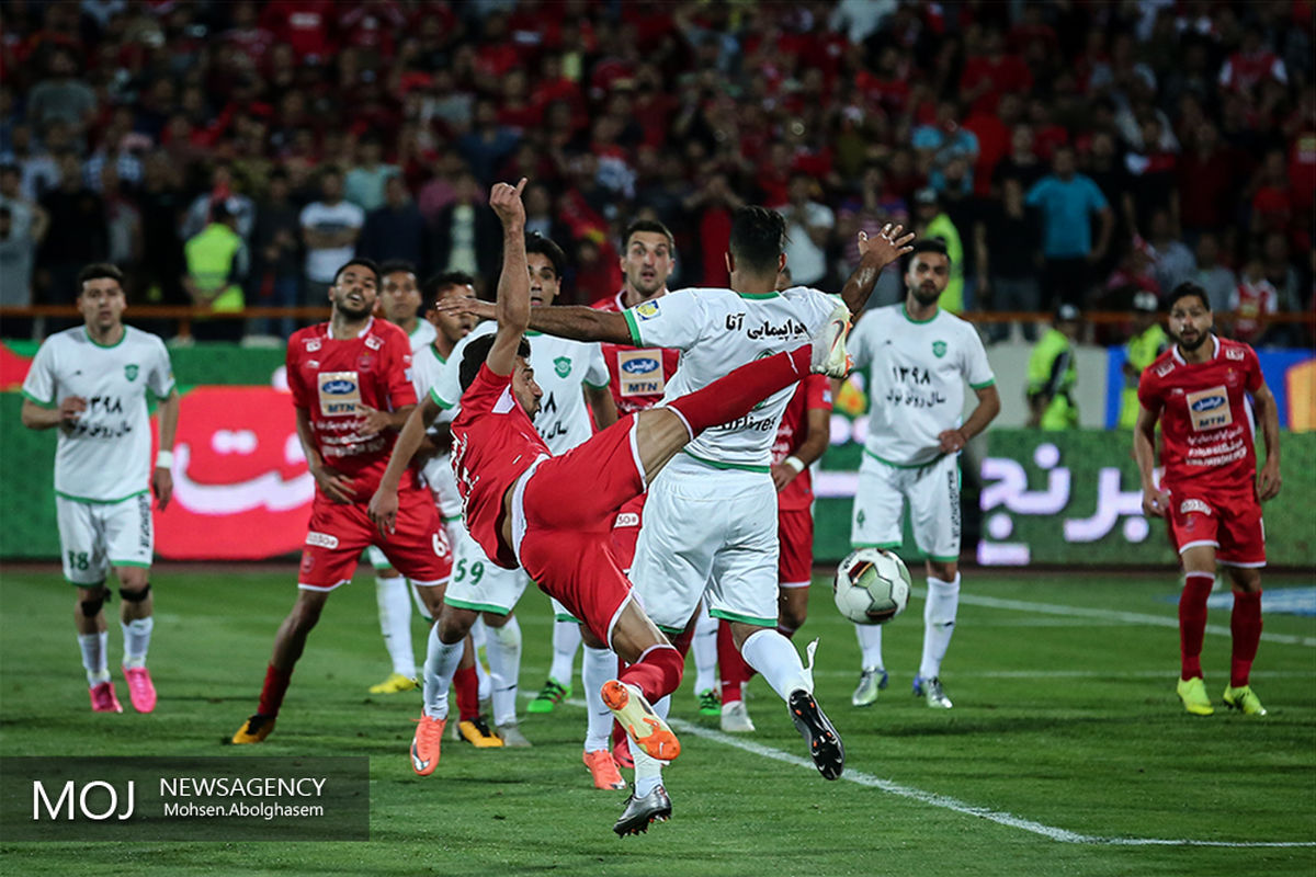 دیدار تیم های فوتبال پرسپولیس و ماشین سازی تبریز