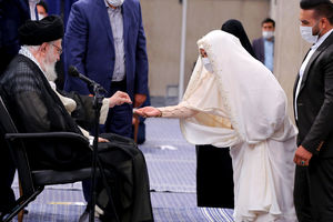 خطبه عقد خواهر شهید مدافع حرم مجید قربانخانی توسط رهبر انقلاب قرائت شد