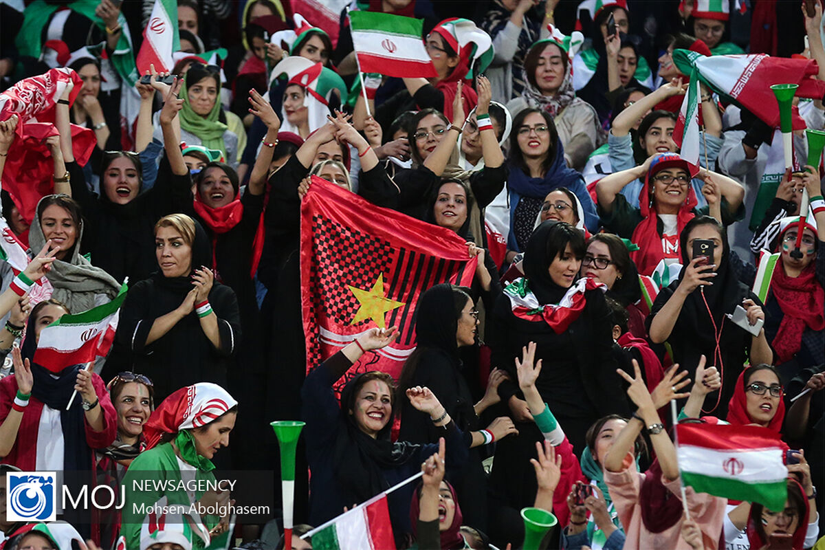 حضور بانوان در ورزشگاه آزادی