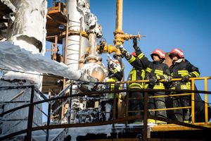 آتش سوزی پالایشگاه ستاره خلیج فارس مهار شد/ انتقال یک مجروح به تهران