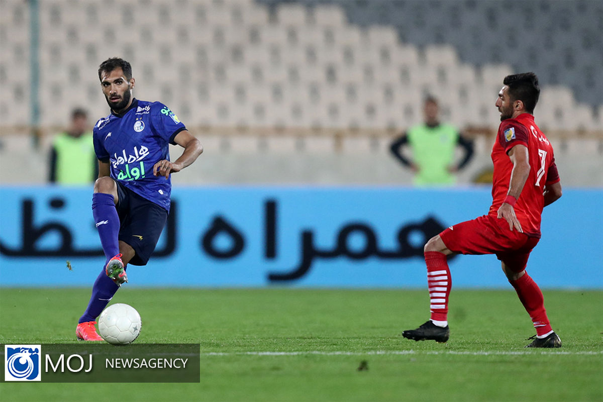 دیدار تیم های فوتبال استقلال و تراکتور