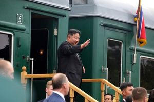 رهبر کره‌شمالی با قطار زرهی به پکن رسید + فیلم