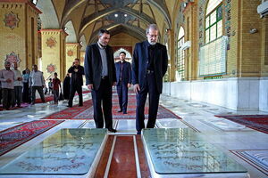 ادای احترام رئیس مجلس به مقام شامخ شهیدان رجایی و باهنر