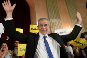 ایران به برجام پایبند است/ سخنان ترامپ به منزله اعلام جنگ به اتحادیه اروپاست