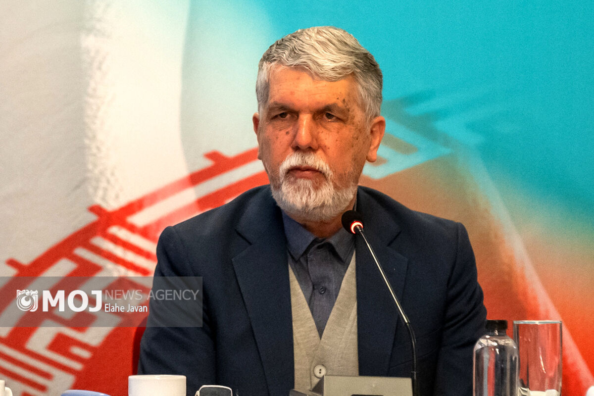 نشست جمعی از هنرمندان با معاون اول رئیس جمهور