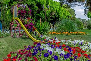 نصب 375 المان حجمی گل در شهر اصفهان