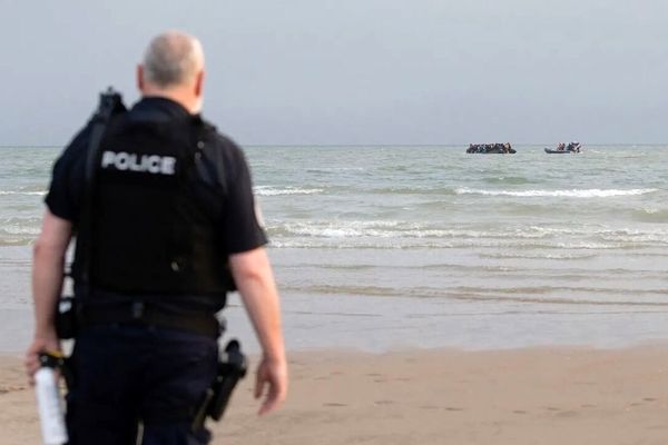 فرانسه عملیات رهگیری قایق‌های مهاجران در کانال مانش را آغاز می‌کند