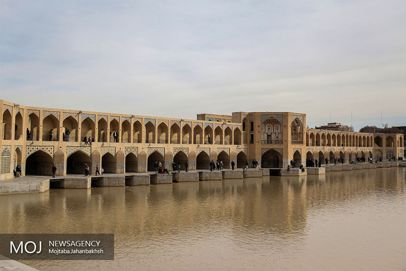 جاری شدن آب در زایندهرود تا اواسط خرداد ماه ۹۸