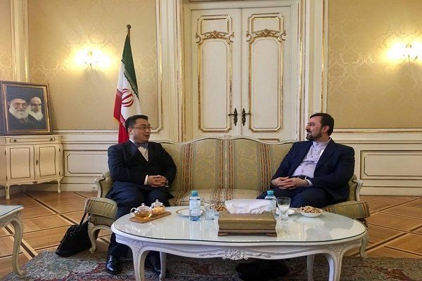 تاکید غریب آبادی و نماینده دائم چین بر گسترش همکاری ها و مقابله با تحریم های آمریکا