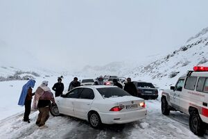 امدادرسانی به ۶۱۱ خودروی گرفتار برف و کولاک تاراز در اندیکا انجام شد