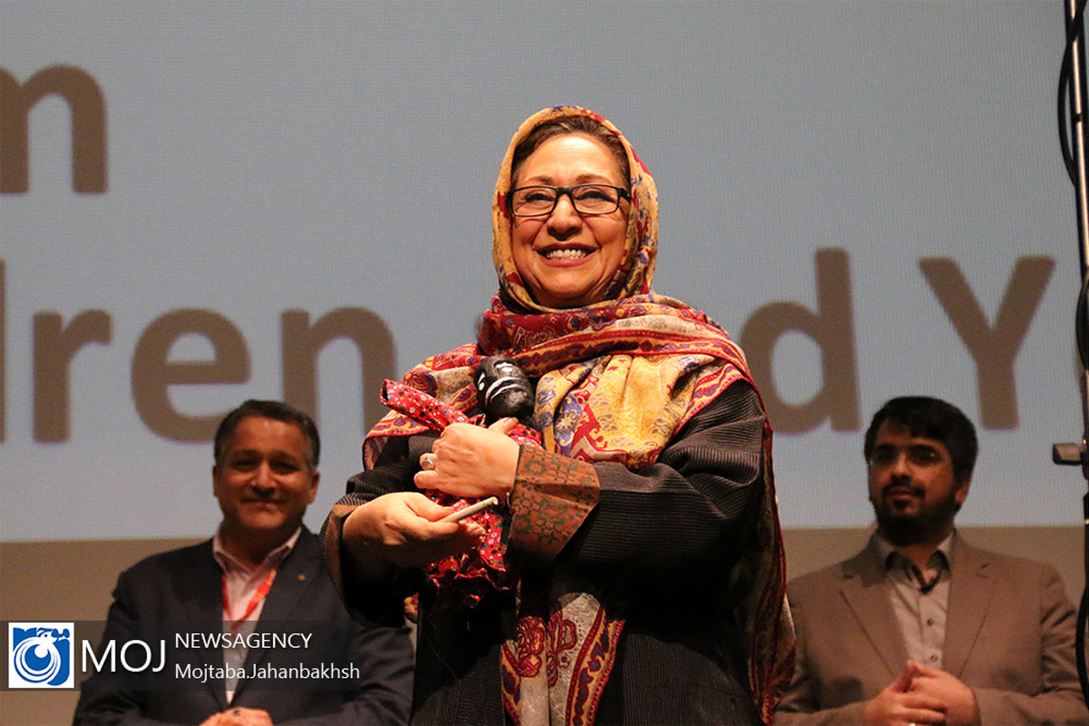 بزرگداشت مریم سعادت و مهین جواهریان در جشنواره فیلم‌ کودک اصفهان