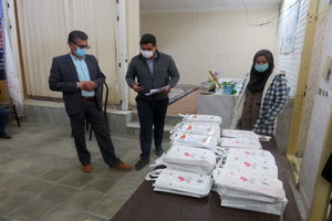 توزیع بسته های حمایتی بین مددجویان تحت حمایت بهزیستی