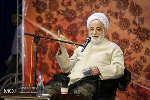 تلاش شود تا جوانان و نوجوانان در کلاس‌های مساجد حضوری پررنگ داشته باشند