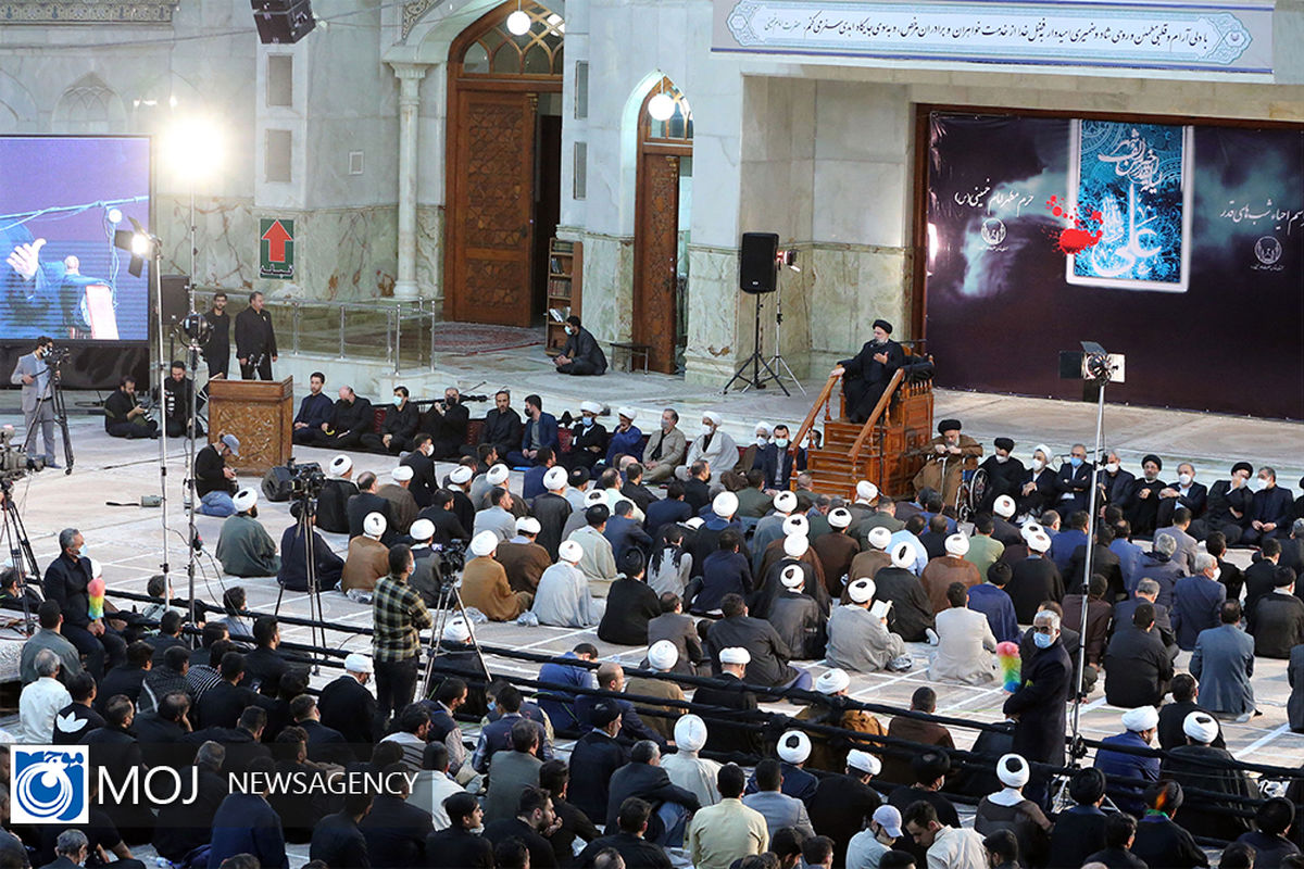احیای شب نوزدهم ماه مبارک رمضان در حرم امام خمینی (ره)
