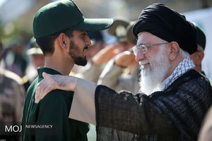 مراسم دانش‌آموختگی دانشجویان دانشگاه افسری امام حسین (ع) با حضور مقام معظم رهبری