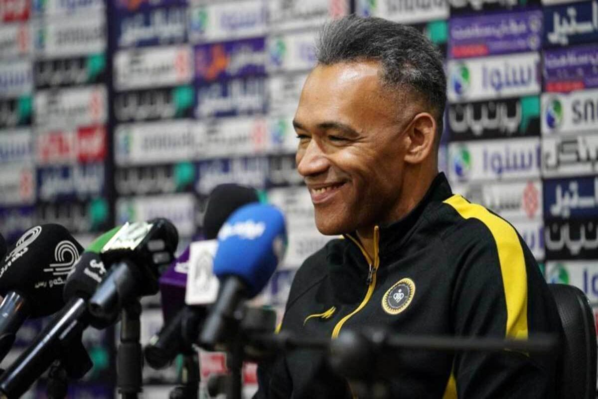 سرمربی سپاهان