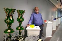 نمایشگاه می تواند هنرمندان پیشکسوت را از مرگ و فراموشی نجات دهد/سود بی زحمت کپی کاران کریستال ایرانی