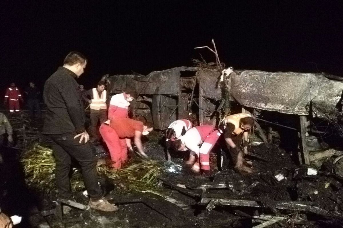 اصفهان- تصادف اتوبوس و تانکر