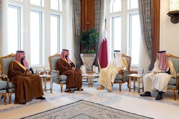 وزیر دفاع عربستان با امیر قطر دیدار و رایزنی کرد