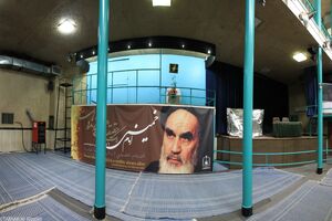 برپایی نمایشگاهی از عکس های امام خمینی در خیابان جماران/پخش افطار توسط ایستگاه های صلواتی در خیابان های منتهی به بیت امام