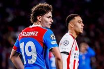 بارسلونا برای جذب خولیان آلوارز با موانع بزرگ روبه‌رو شد