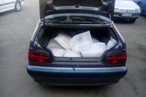 کشف بیش از 300 کیلو تریاک و حشیش از یک دستگاه سواری پژو در اصفهان