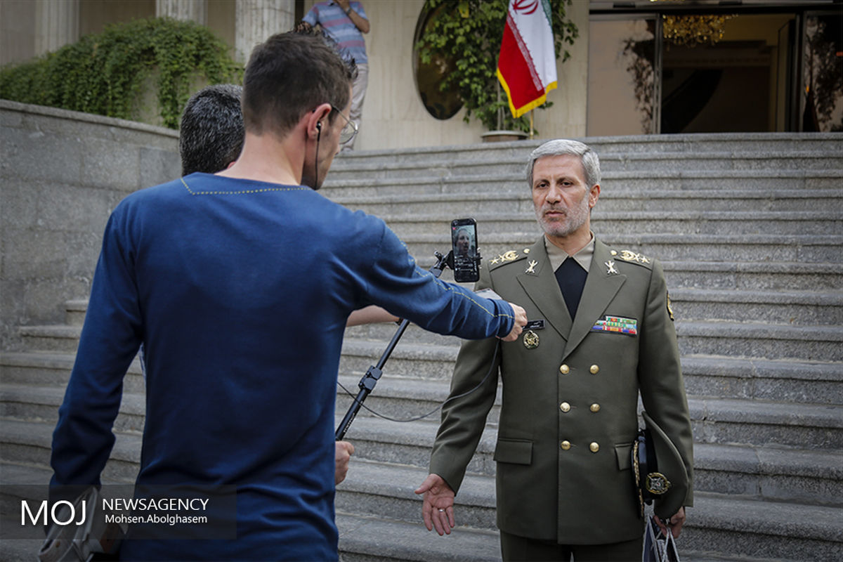 حاشیه اولین جلسه هیات دولت دوازدهم/ امیر حاتمی وزیر دفاع