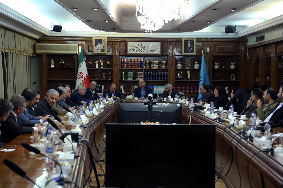 شریعتمداری