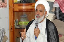 امام خمینی با جان و مال و آبروی خود از دین دفاع کرد