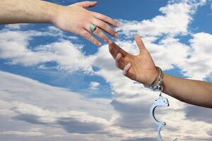 اجرای طرح  هر هیئت، آزادی یک زندانی در حال اجرا است