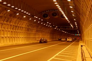 تونل توحید مشکل دارد / مسئولانی که در این پروژه پول مفت خوردند را جریمه کنید