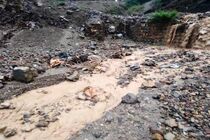 آبرسانی با تانکر به روستای اَنگیل کجور در پی خسارت سیل