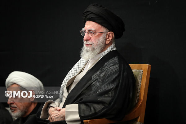 برگزاری مراسم چهلم شهدای جنگ اخیر با حضور رهبر معظم انقلاب در حسینیه امام خمینی(ره)