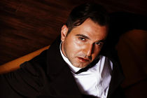 زمانی به روی صحنه رفتیم که سلبریتی ها پشت تئاتر را خالی کردند