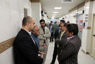 معاون صدا همراه با مدیران و پیشکسوتان رادیو به عیادت بهروز رضوی رفتند