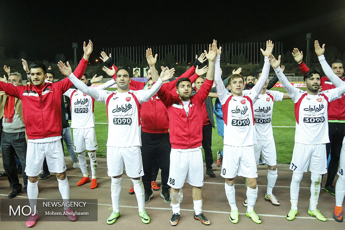 دیدار تیم های فوتبال پرسپولیس تهران و نفت تهران