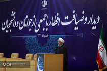 ضیافت افطار جمعی از جوانان با رییس جمهور